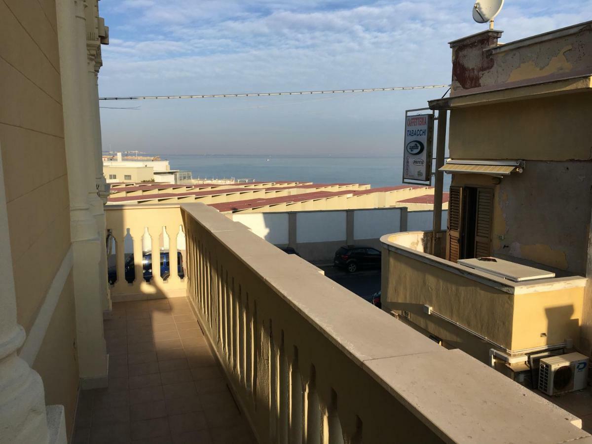 Appartamento Di Fronte Al Mare By Apulia Accommodation 巴里 外观 照片